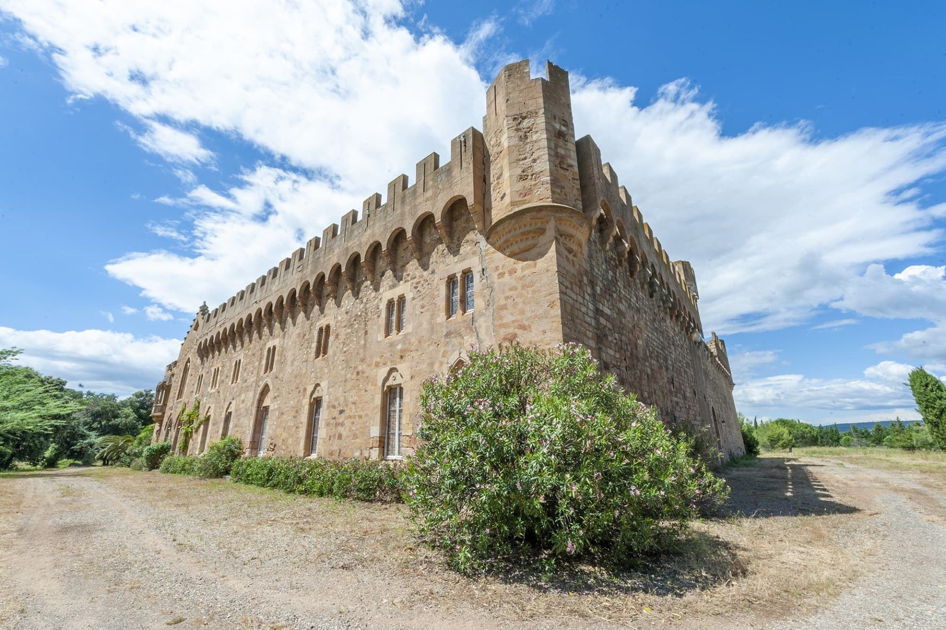 Sale Castle Bizanet (11200) 7000 m²
