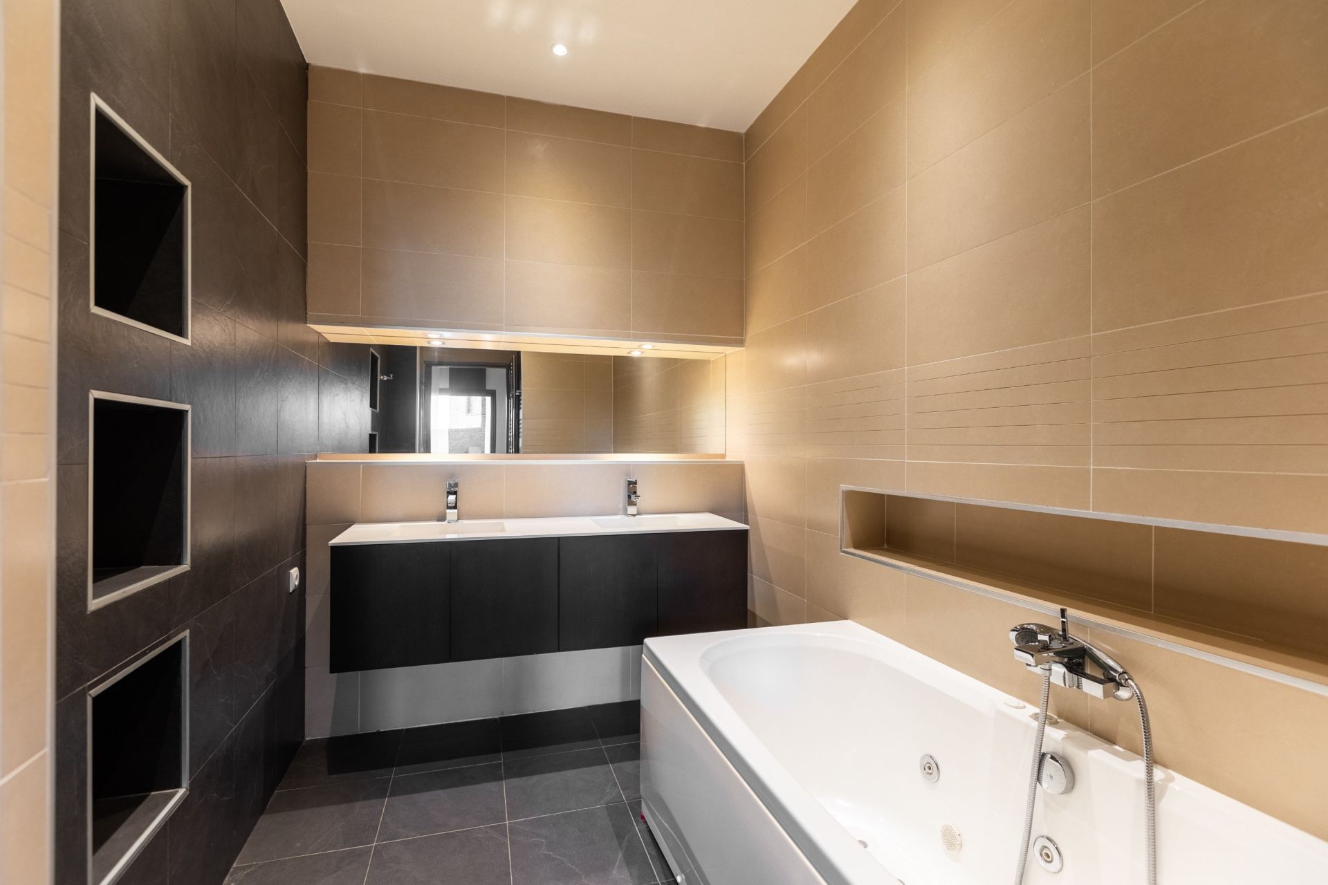 Sale Apartment Perpignan 66000 174 m²