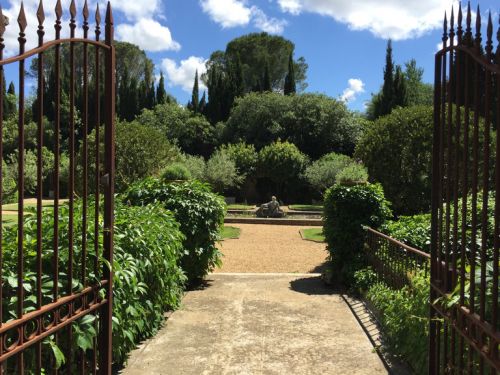 Elégant Mas Vendu chez Terres d’Oc Immobilier Sotheby’s Int' Realty