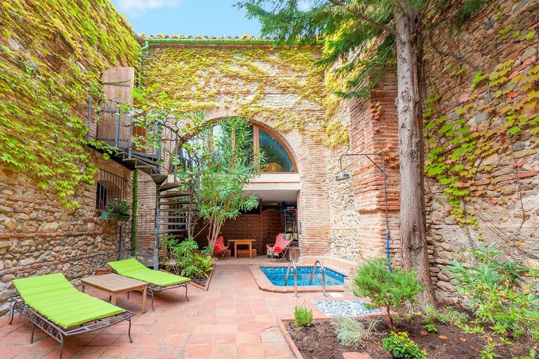 Caractere avec jardin terrasse vue et garage