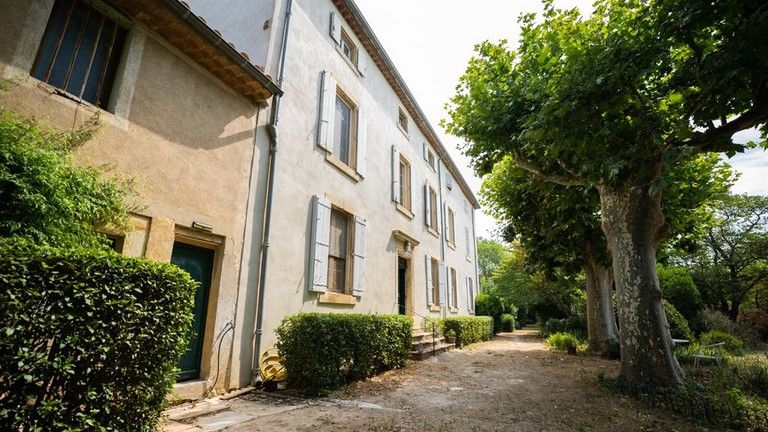 Maison de maître sur parc à la campagne