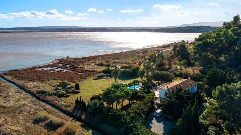 Magic property on the water 