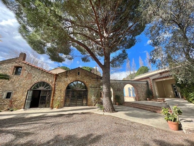 Propriété de charme sur 2.5 hectares de parcelle
