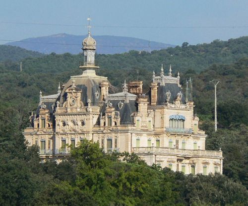 Le château d’Aubiry est en vente chez Terres d’Oc Immobilier Sotheby’s Int' Realty